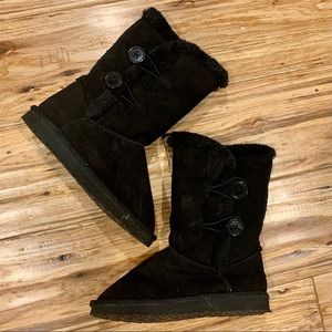 Black boots with fuzzy lining & buttons, size 13